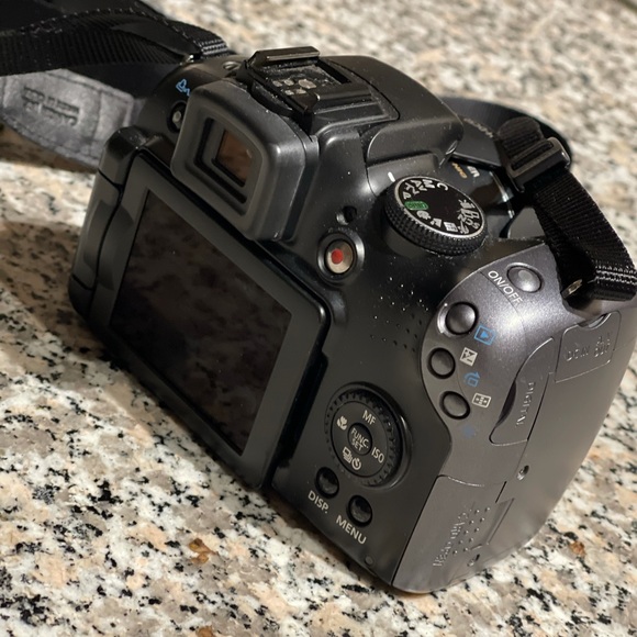 Canon - Picture 2 of 6